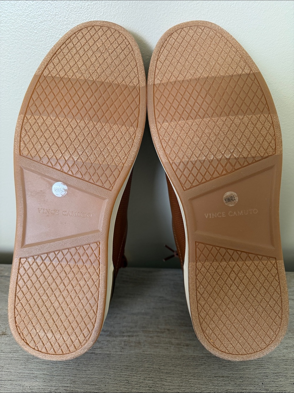 Vince Camuto Classic Men's Brown Leather Sneakers - Picture 6 of 8